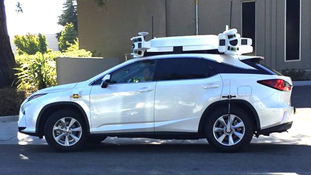 Apple assume più autisti per testare le auto a guida autonoma in California