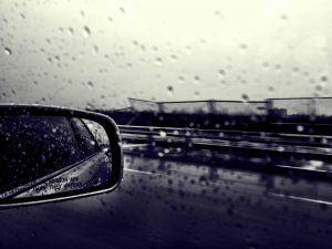guida sicura estate pioggia