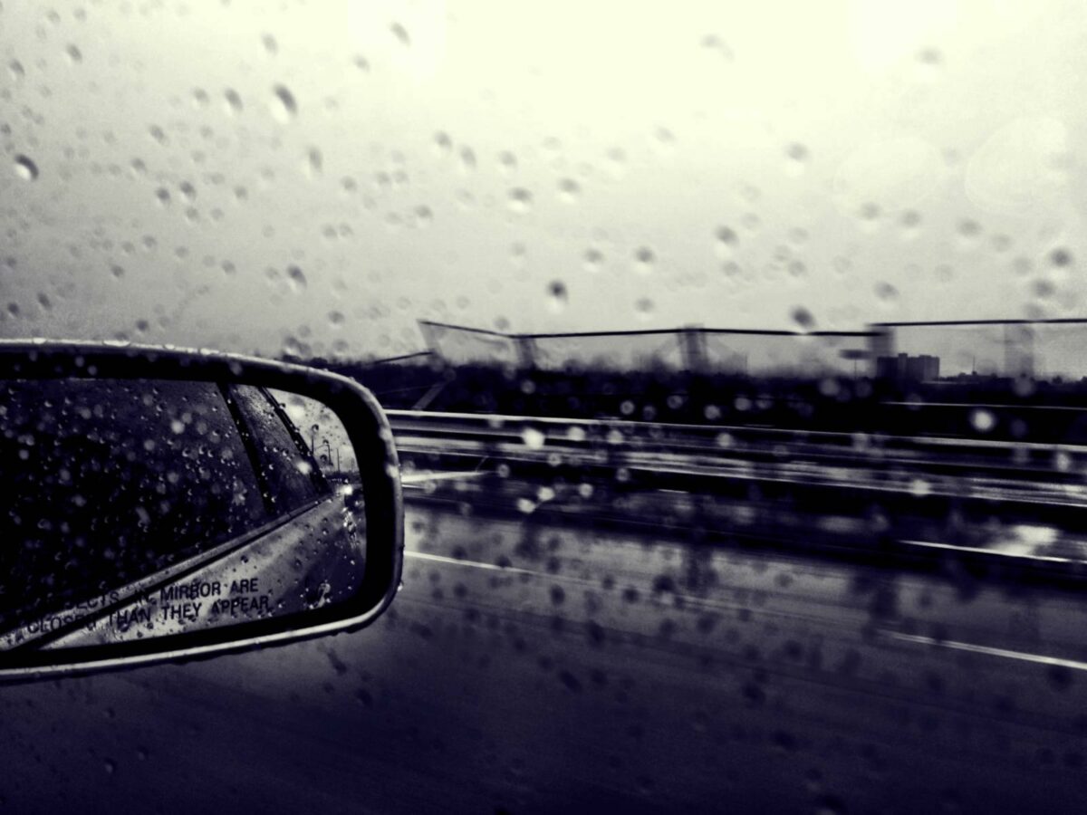 guida sicura estate pioggia