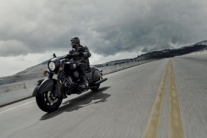 03_Indian_Motorcycle_Chief_Dark_Horse_2019_Thunder_Black_Smoke