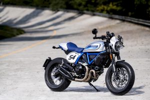 Ducati-Scrambler-Cafe-Racer-ambience-2