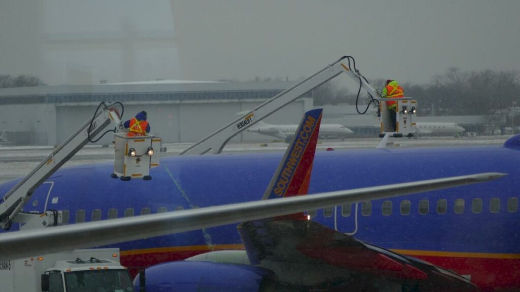 Deicing aereo: cos’è e come funziona la lotta al ghiaccio sulle ali