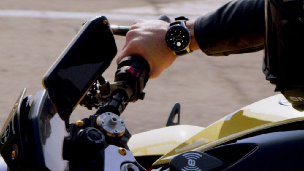 Samsung Energica Smart Ride: l'integrazione tra smartwatch e la moto Bolid-E