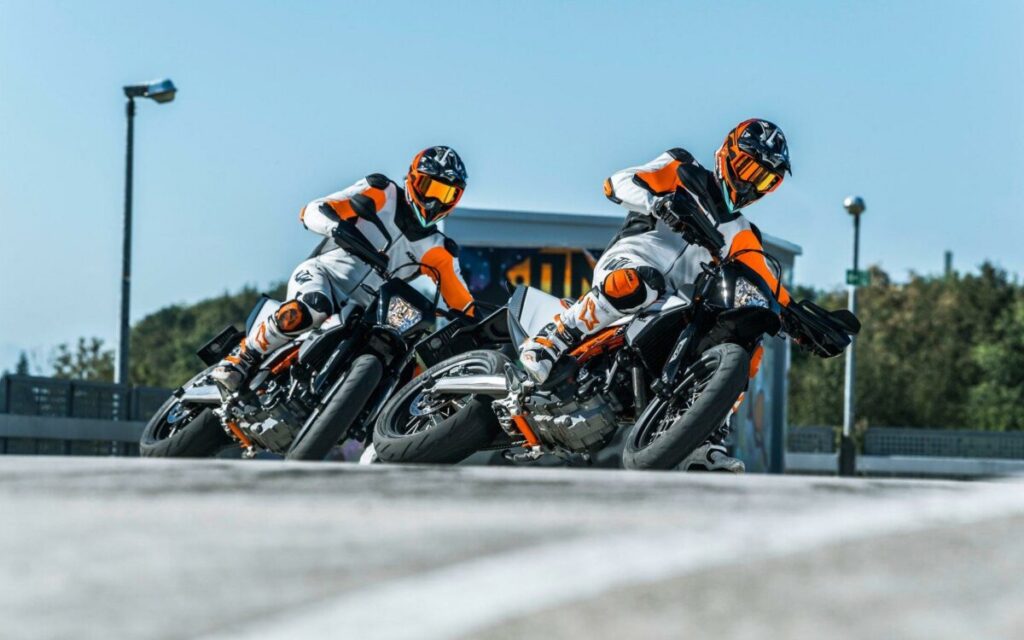 KTM 690 SMC R, agile e divertente “ienetta”