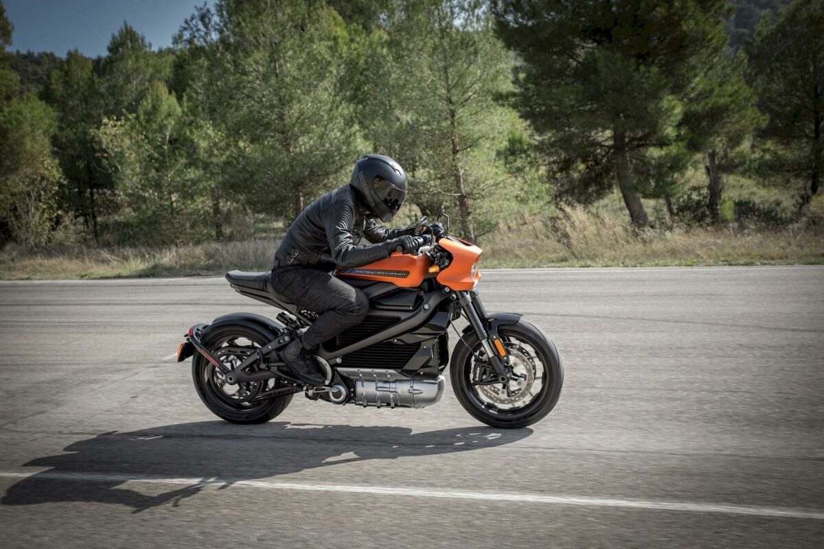 Che fine ha fatto la LiveWire? La moto elettrica di Harley costa la metà di sette anni fa: 15.190 euro, come la nuova Honda WN7