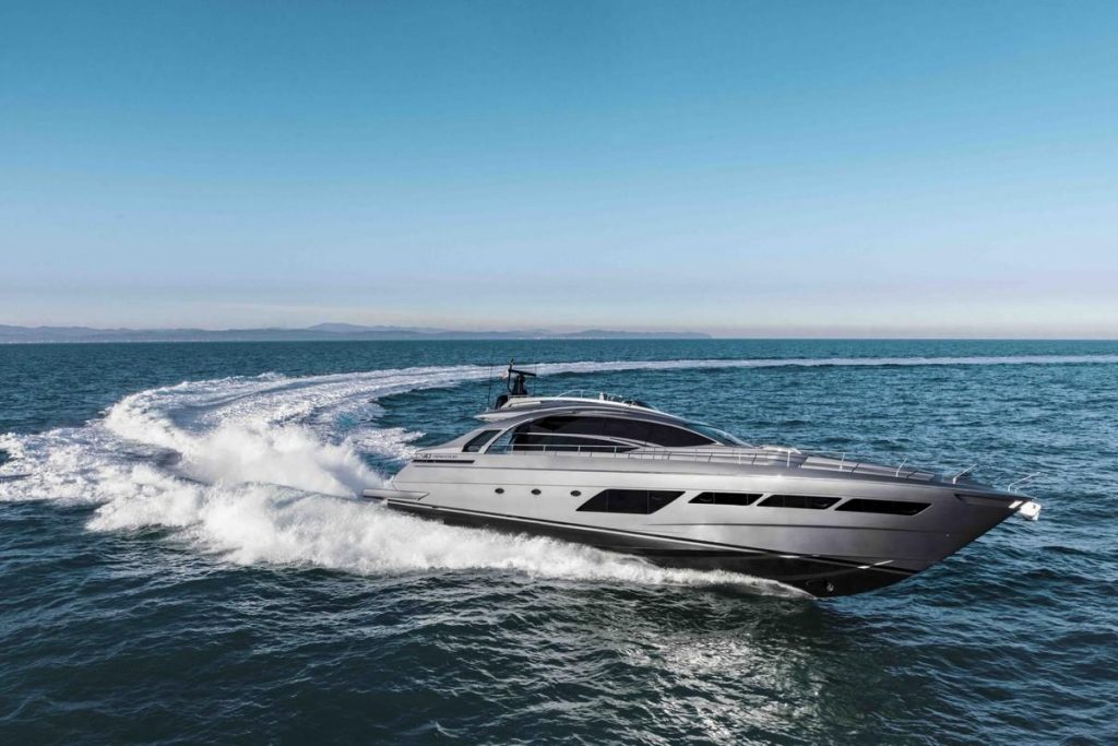 Nuovo Pershing 8X: lo yacht capolavoro in fibra di carbonio