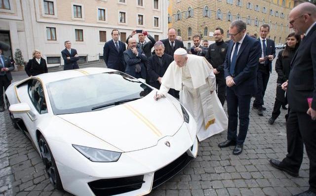 Lamborghini Huracan Papa Francesco