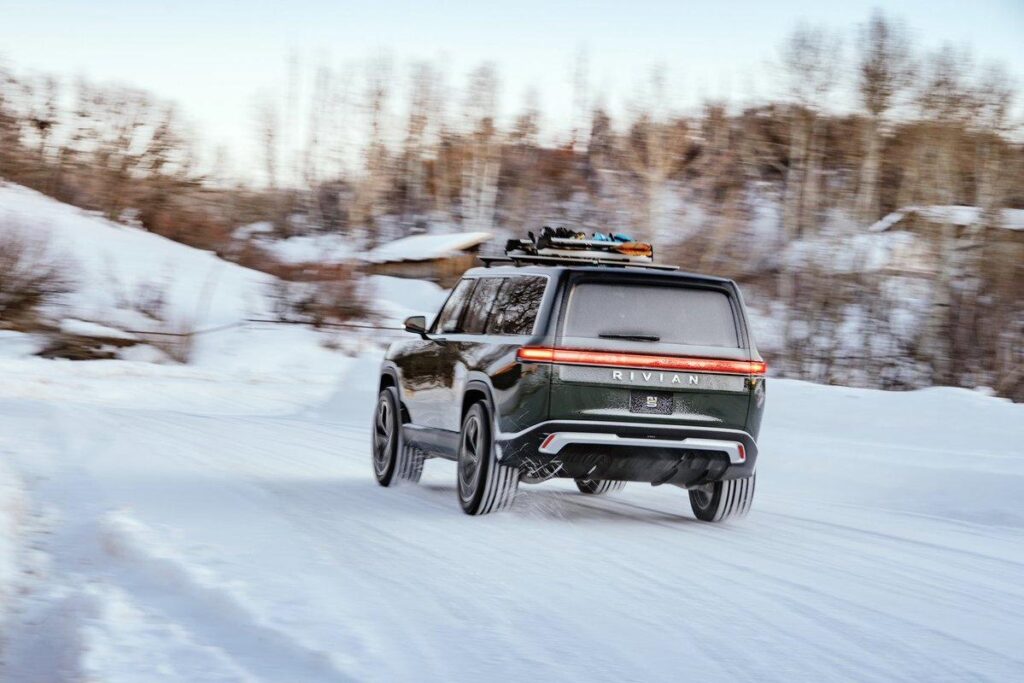 Rivian Automotive: R1S è il suv elettrico [video]