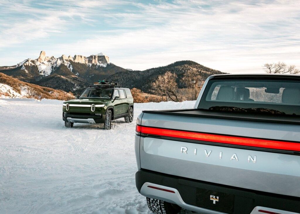 Rivian R1T: il pickup elettrico in campeggio “in the wild” [Video]