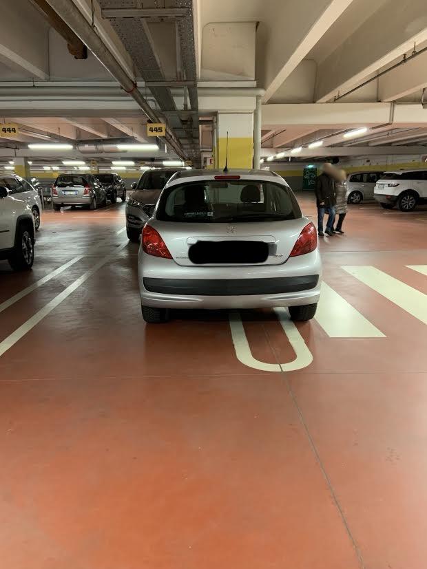 parcheggio ignorante 