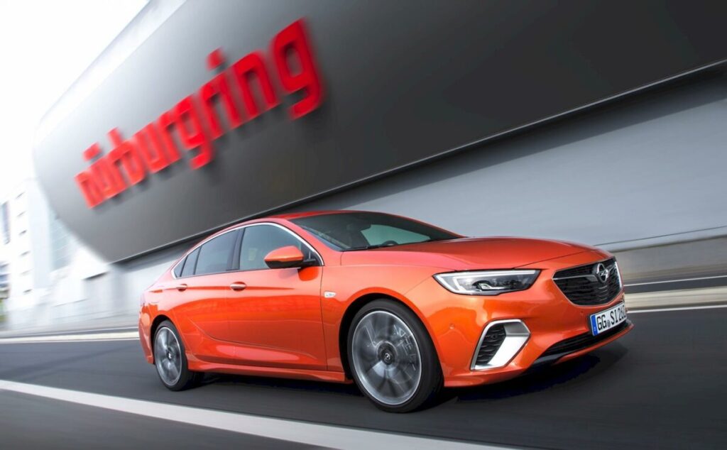 Opel Insignia GSi, testata al Nurburgring