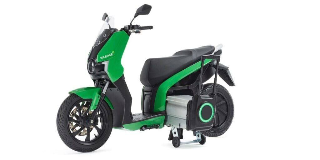 Silence S01, scooter elettrico con pacco batterie removibile