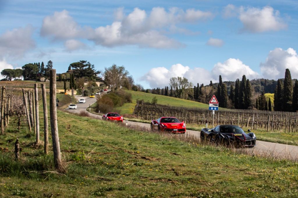 Ferrari Portofino Tour Chianti: il viaggio fra le dolci colline toscane