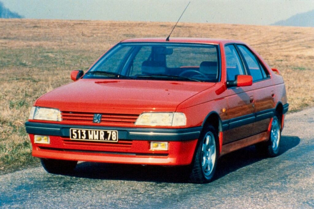 Peugeot 405 Mi16, la berlina del 1987 da 237 km/h