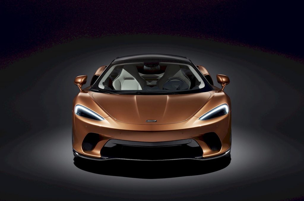 McLaren GT: la Gran Turismo superleggera da 620 CV e 326 km/h [Video]