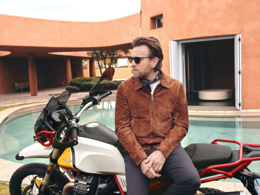 Ewan McGregor Moto Guzzi: l’attore in sella alla nuova V85 TT