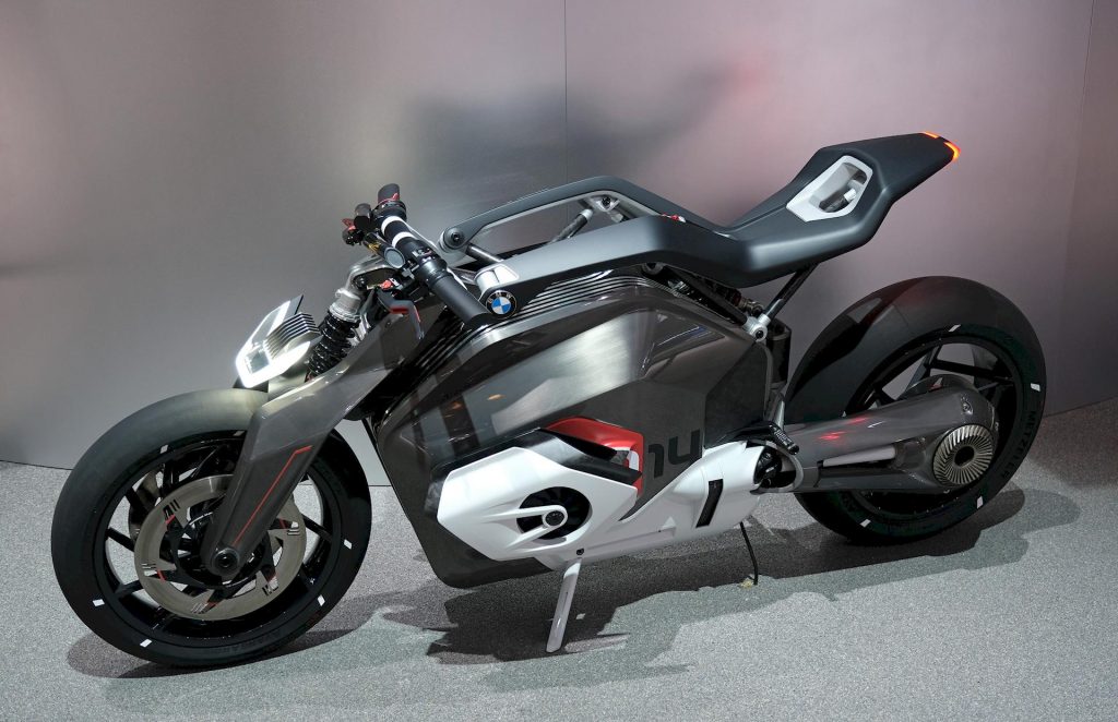 BMW Motorrad Vision DC Roadster: il futuro elettrico tedesco a Francoforte [LIVE]