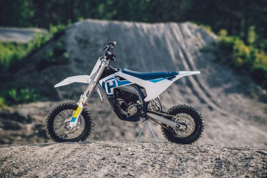 Husqvarna EE 5 è la moto elettrica per imparare a correre in motocross