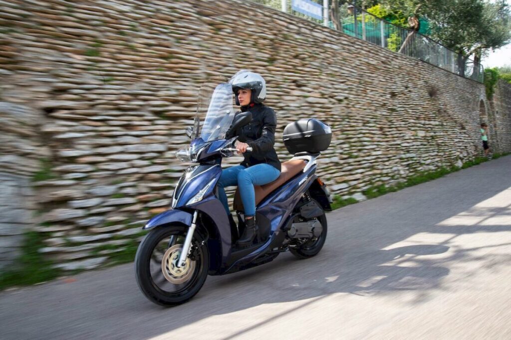 Kymco People S 50 4T: prezzo, caratteristiche, scheda tecnica