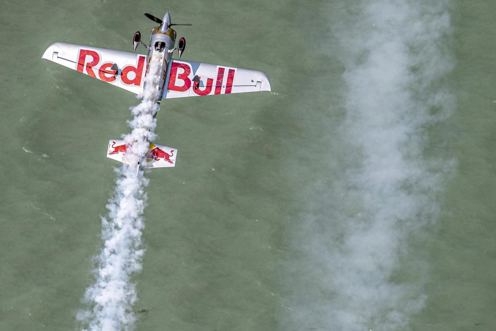 Dario Costa è il primo italiano a volare e vincere alla Red Bull Air Race