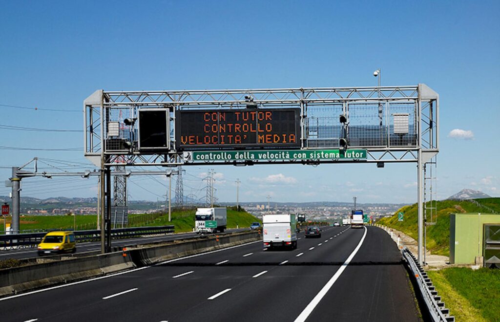 Tutor attivi in autostrada 2023: dove sono e la mappa aggiornata.