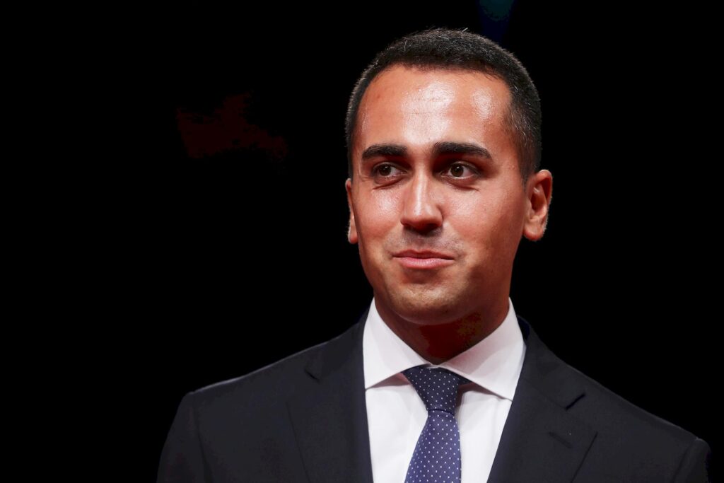 Di Maio: bollo auto abolito con il risparmio sullo spread, ma non si può.