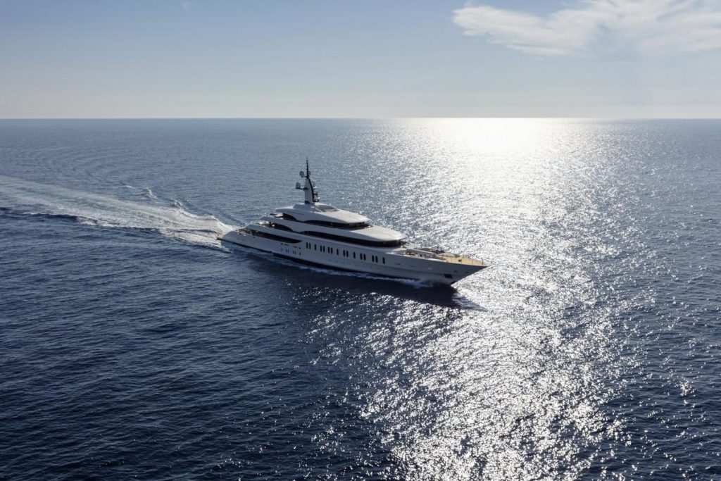 Benetti 108 metri FB275: consegnato il Giga Yacht pensato per vivere appieno il mare