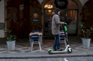 monopattino elettrico in città