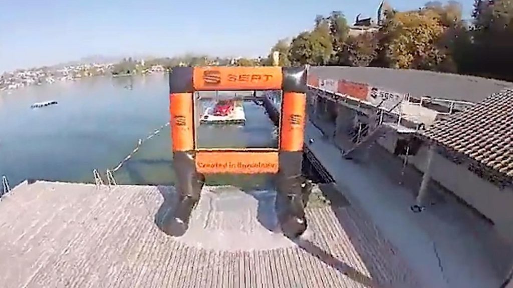 Il drone cade in acqua e… riprende scene meravigliose [Video]
