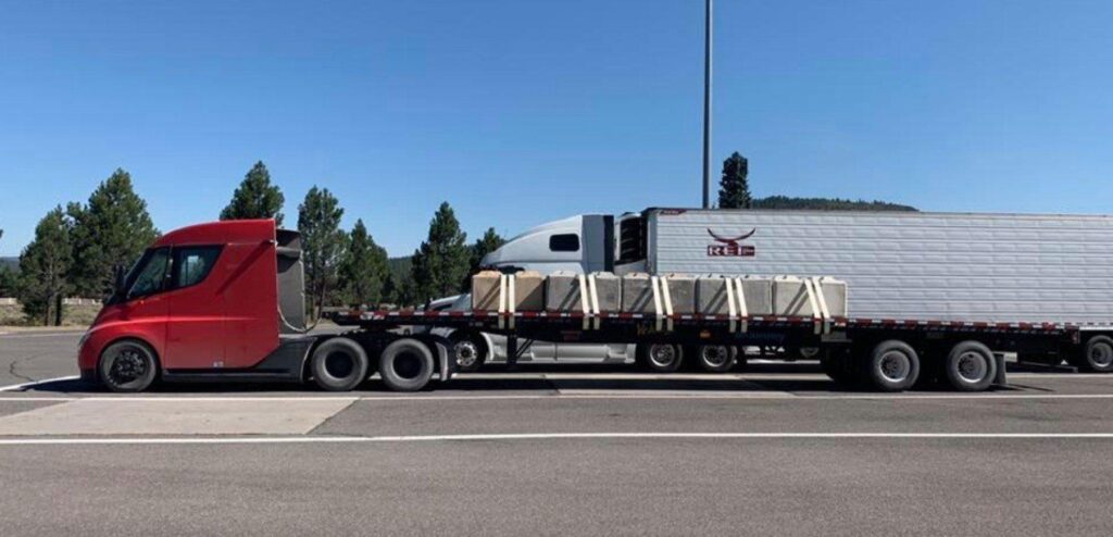 Tesla Semi: i test sui monti della California