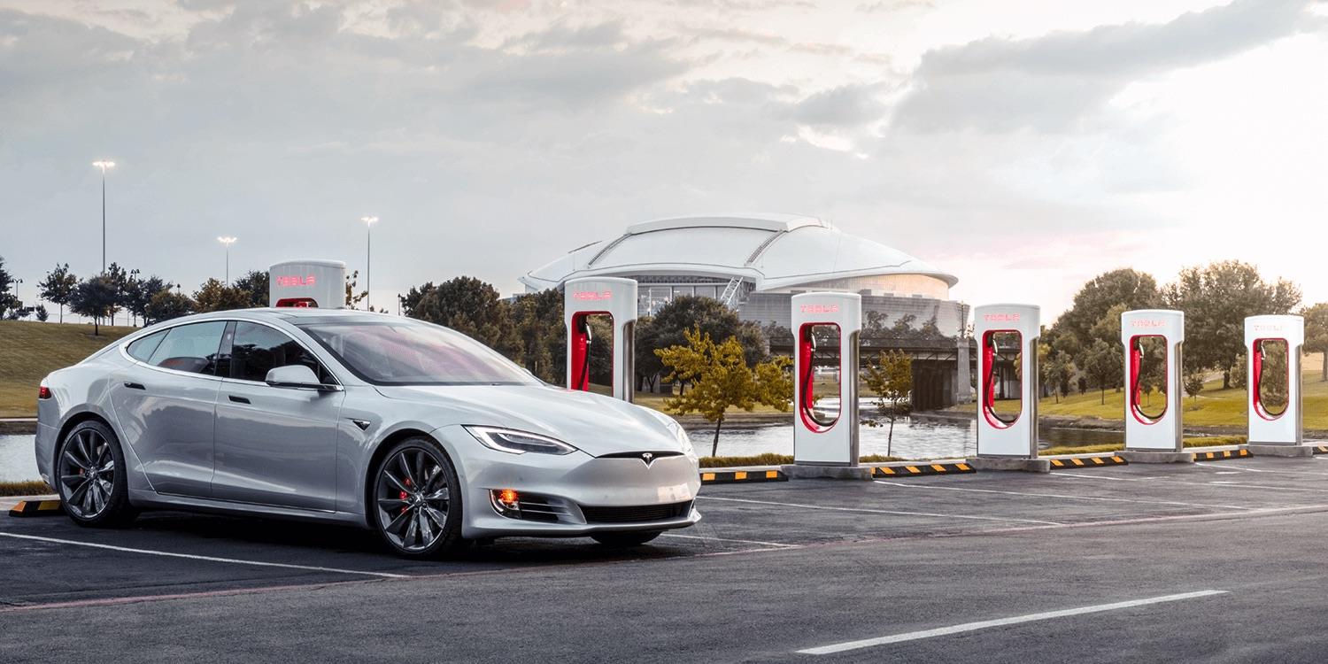 Tesla: la California brucia e le auto rimangono a secco