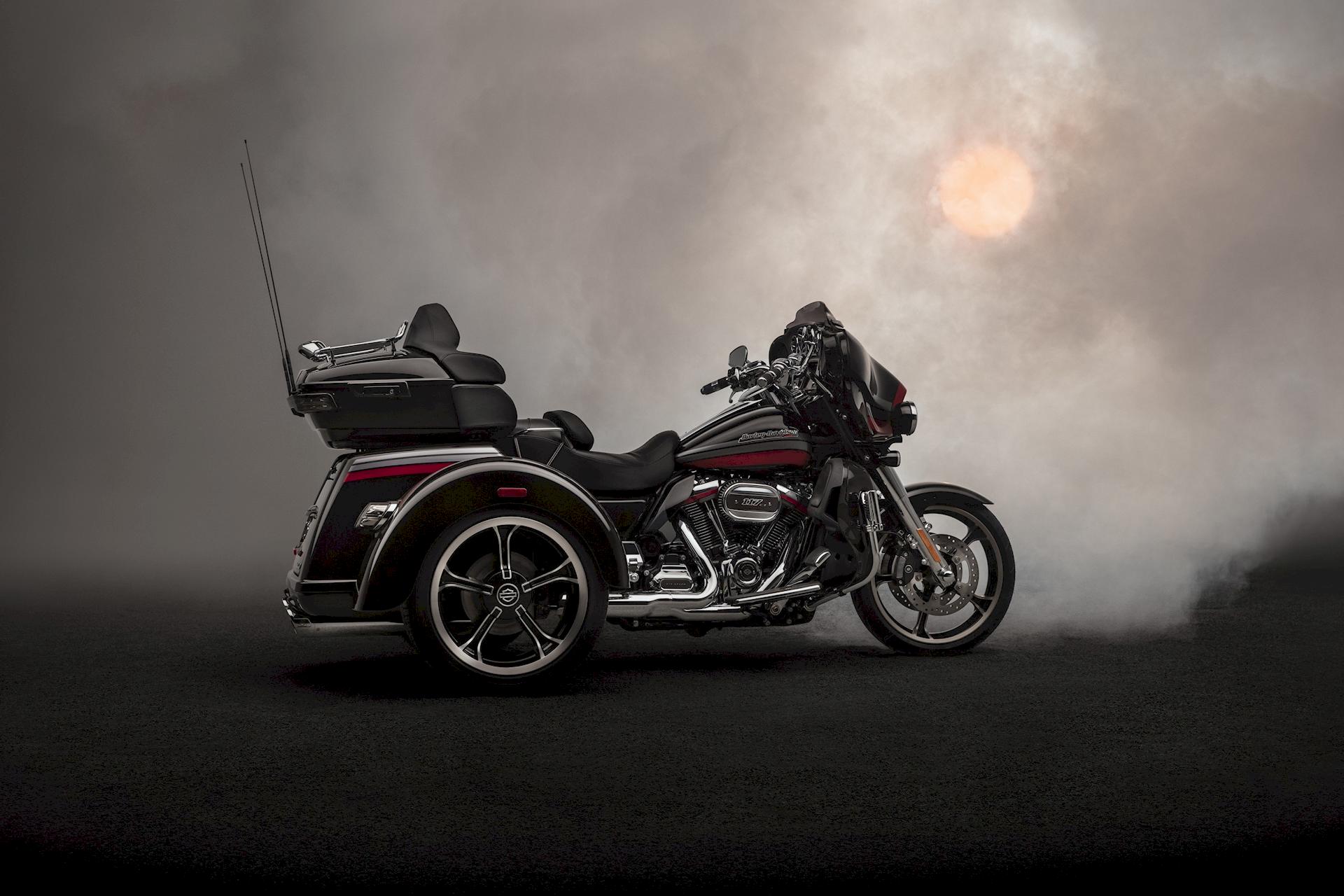 Harley-Davidson FLHTCUTGSE CVO Tri Glide 2020