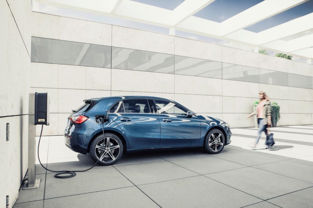 Mercedes Classe A e B ibride plug-in: prezzi, motore e prestazioni