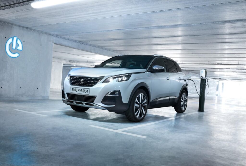 Peugeot 3008 GT HYBRID4: la nuova versione plug-in hybrid