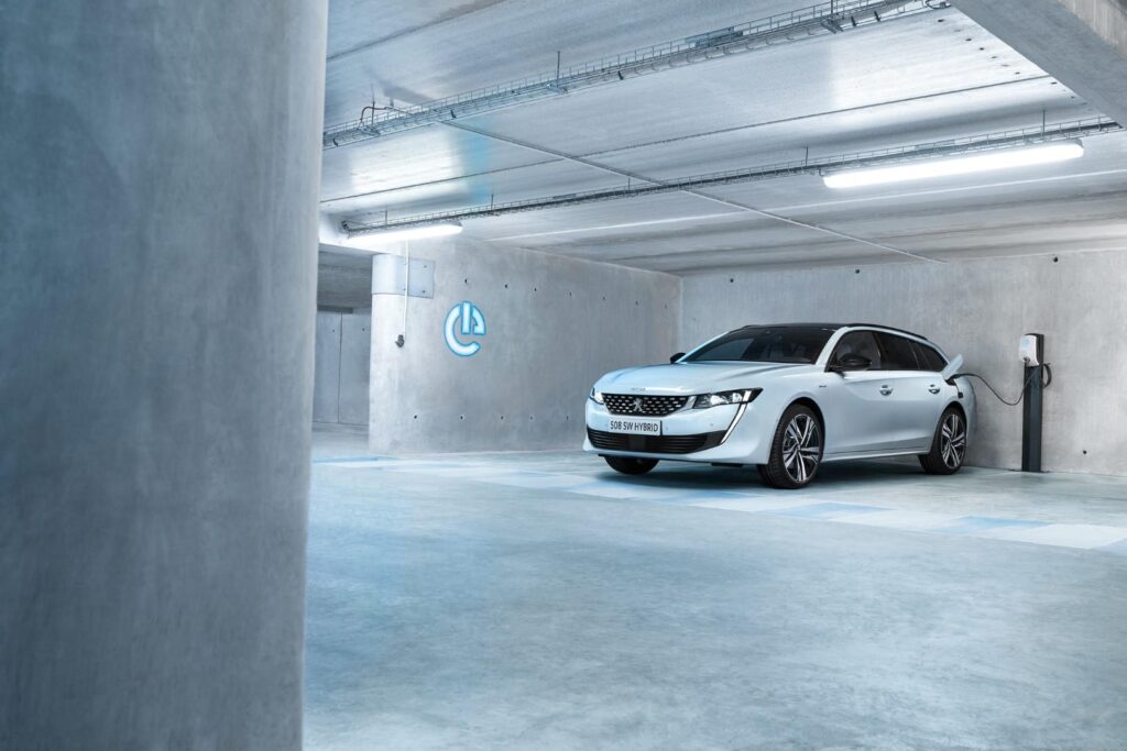 Nuova Peugeot 508 Hybrid: un’esperienza di guida arricchita da nuove sensazioni