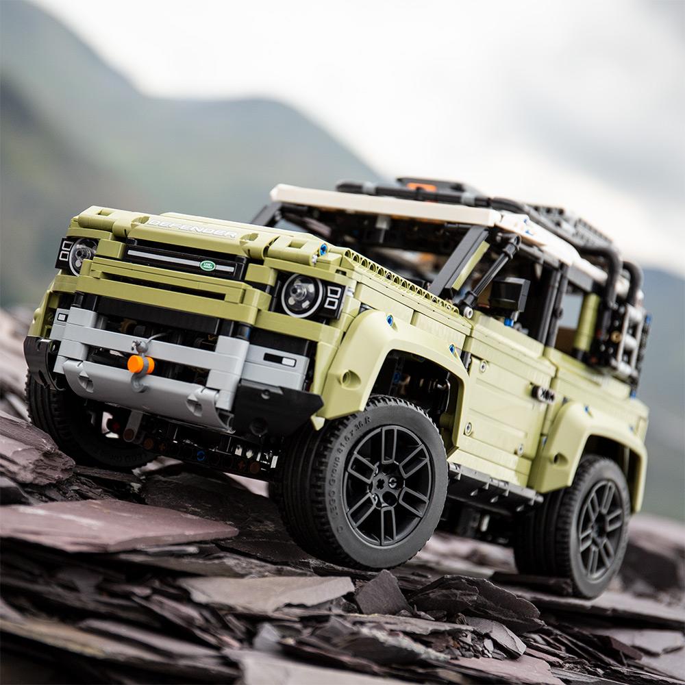 Land Rover Defender Lego: il modello Technic e la collezione di capi outdoor