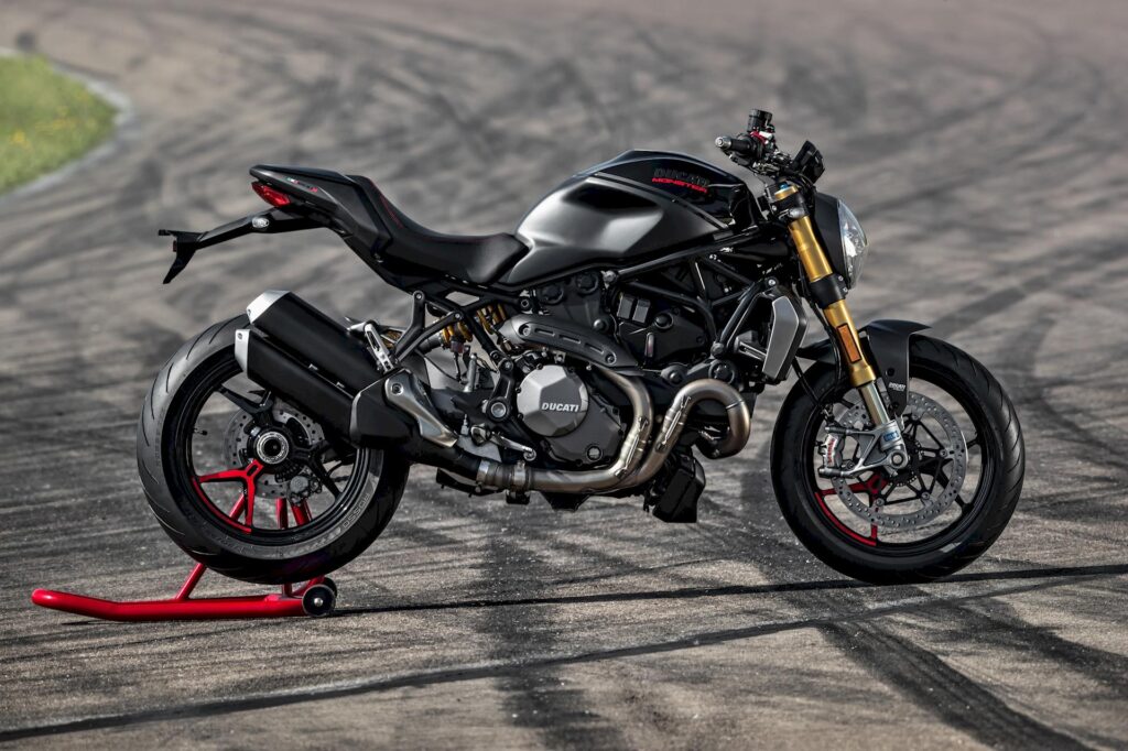 Ducati Monster 1200 S “Black on Black”: naked da 147 CV con dotazioni da Superbike