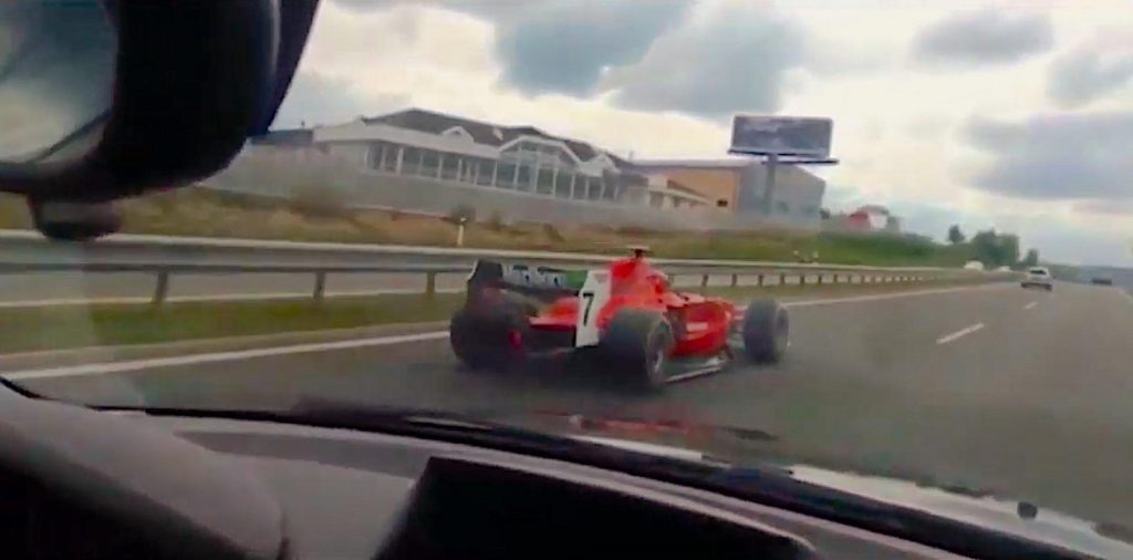 F1 Ferrari in autostrada