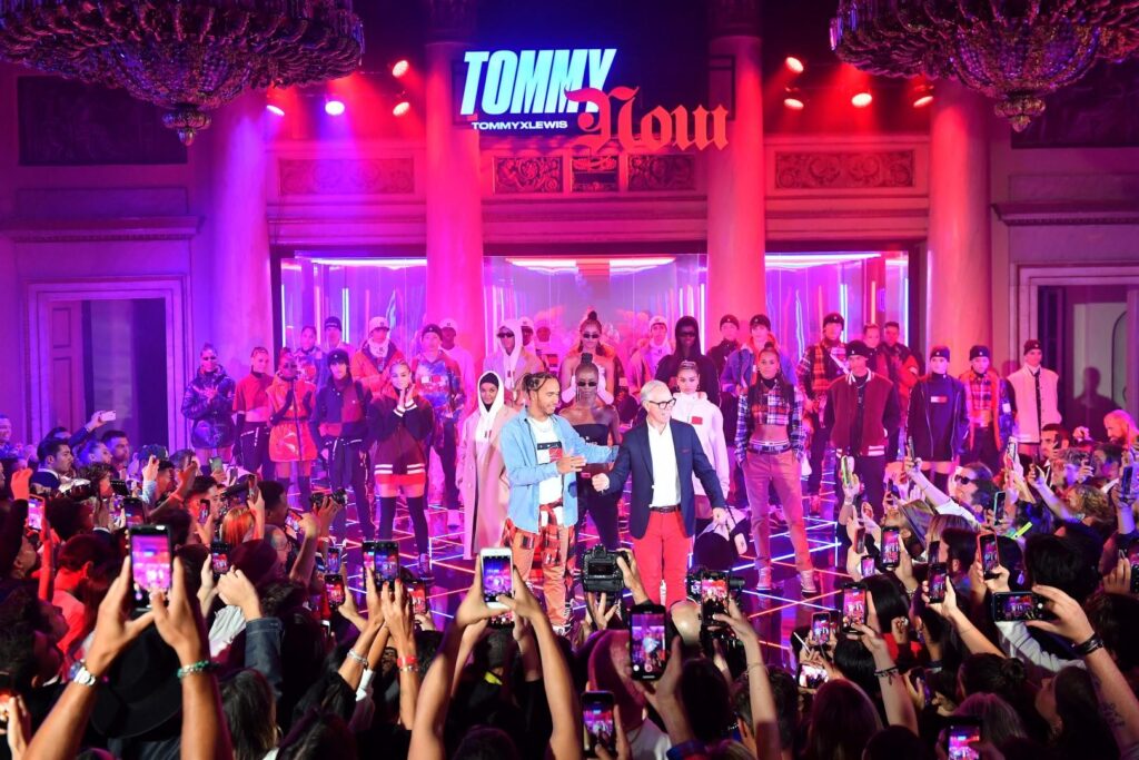 Lewis Hamilton Tommy Hilfiger Milano: il party con il campione di Formula 1