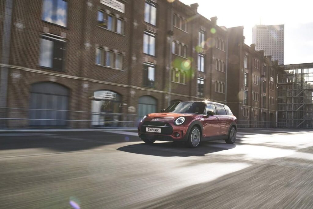 Mini Clubman 2020: il nuovo design frontale, comfort di guida e versatilità