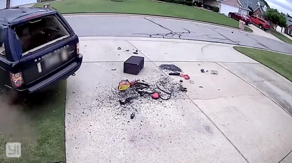 Incidente inspiegabile di una Range Rover [Video]