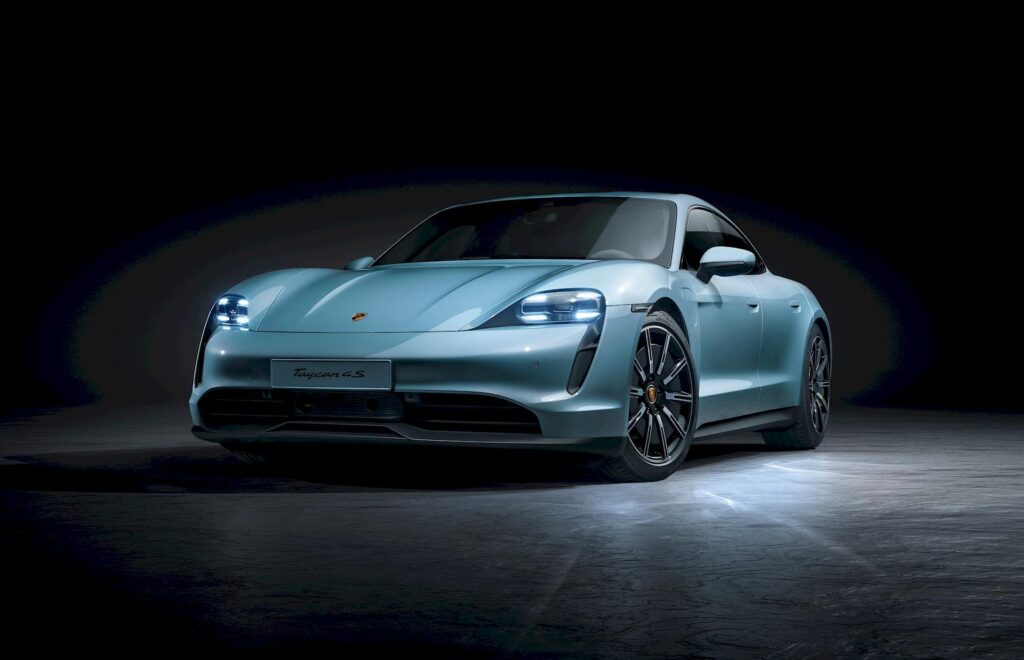 Porsche Taycan 4S al debutto al Los Angeles Auto Show