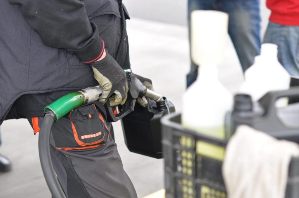 Caro carburanti: 2 euro/litro per la benzina, gasolio supera 1,9 euro/litro