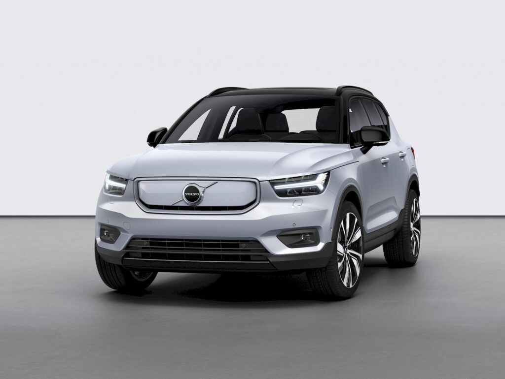 Volvo XC40 Recharge P8 AWD in Glacier Silver