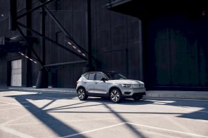 Volvo XC40 Recharge P8 AWD in Glacier Silver