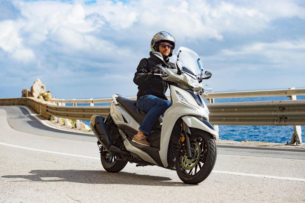 Kymco Agility 300i ABS: prezzo del nuovo scooter a ruote alte