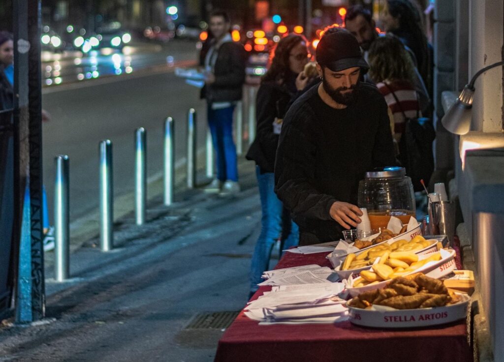 A Milano colazione gratis per chi è bloccato nel traffico (oppure c’è l’aperitivo)