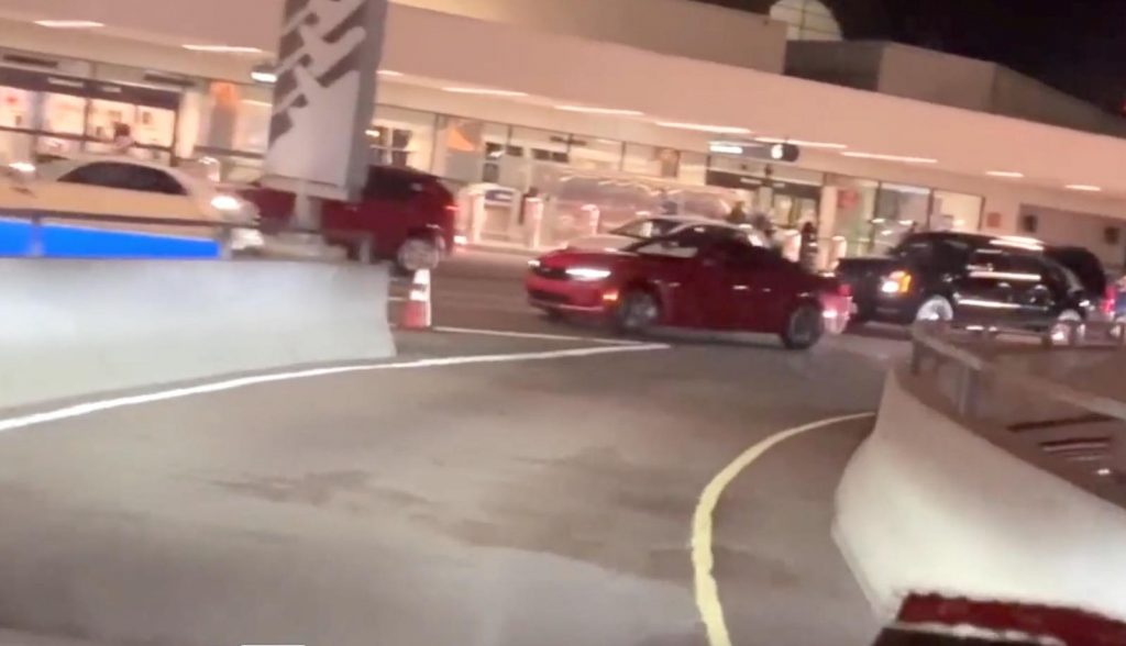 In contromano in aeroporto, fermati dalla Polizia: il video