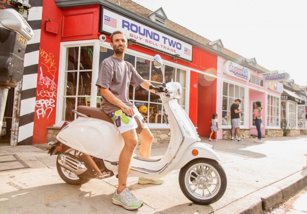 Vespa Primavera Sean Wotherspoon: l’edizione speciale dedicata alle tribù urbane