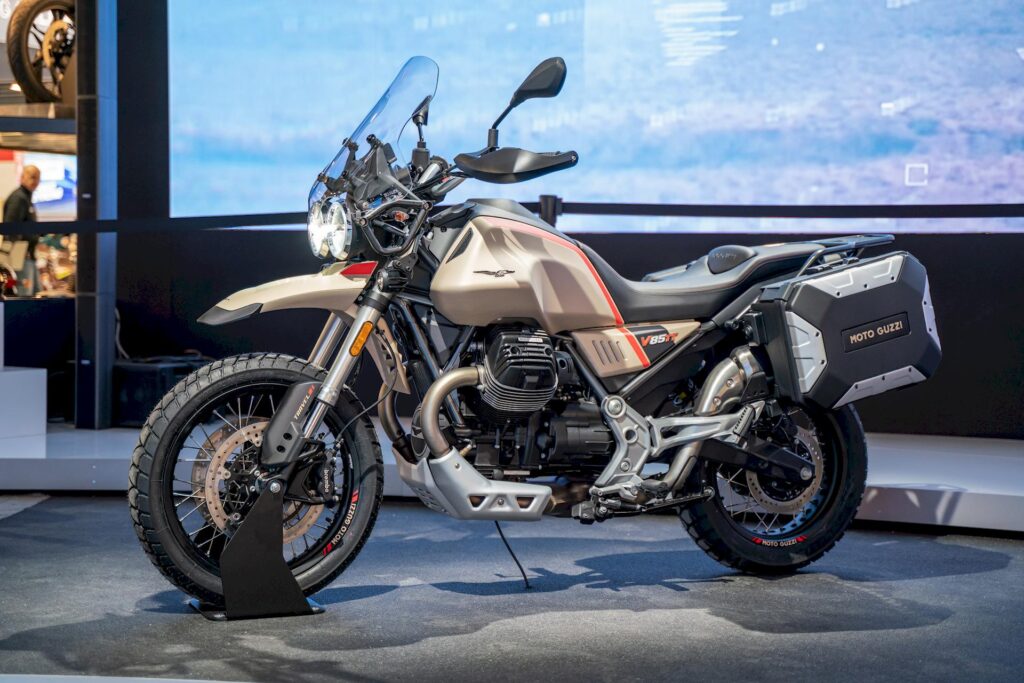 Moto Guzzi V85 TT Travel: versione adventure della enduro italiana